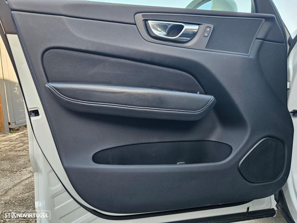 Volvo XC 60 2.0 D4 Momentum - 37