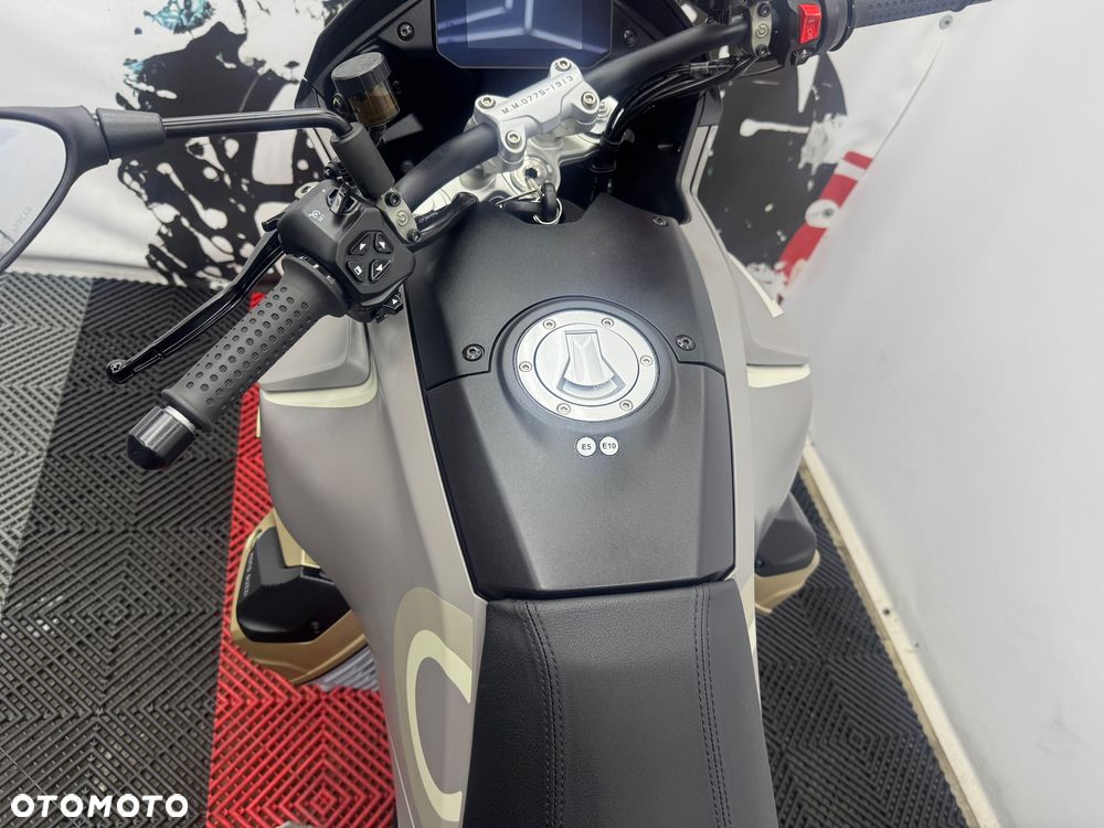 Moto Guzzi V100 Mandello - 23