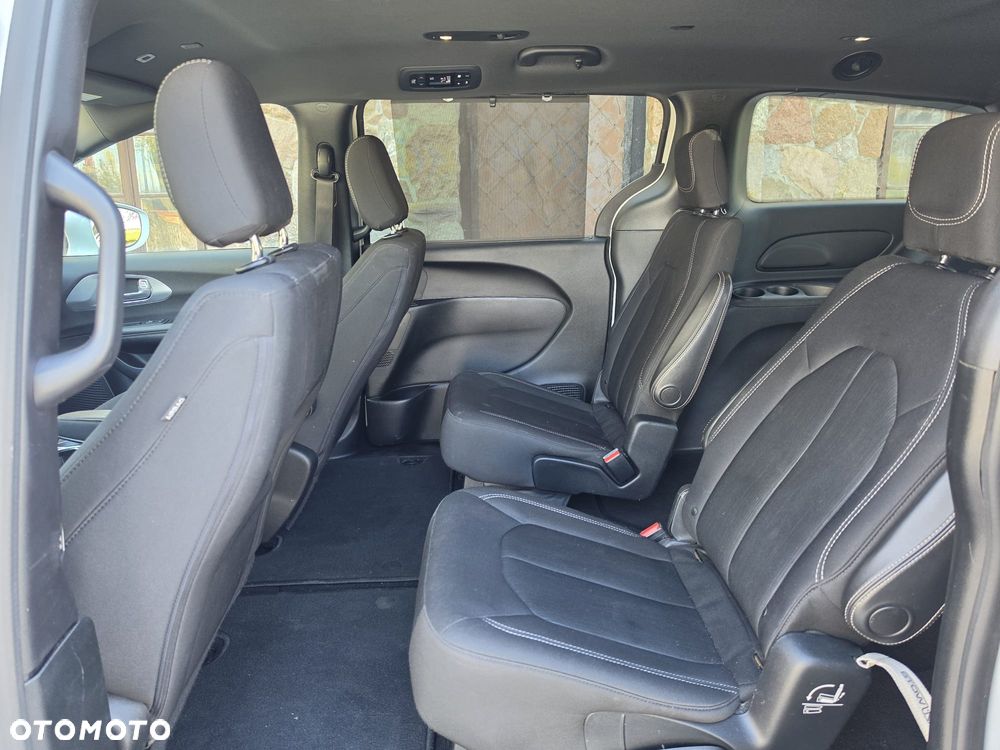 Chrysler Pacifica - 16