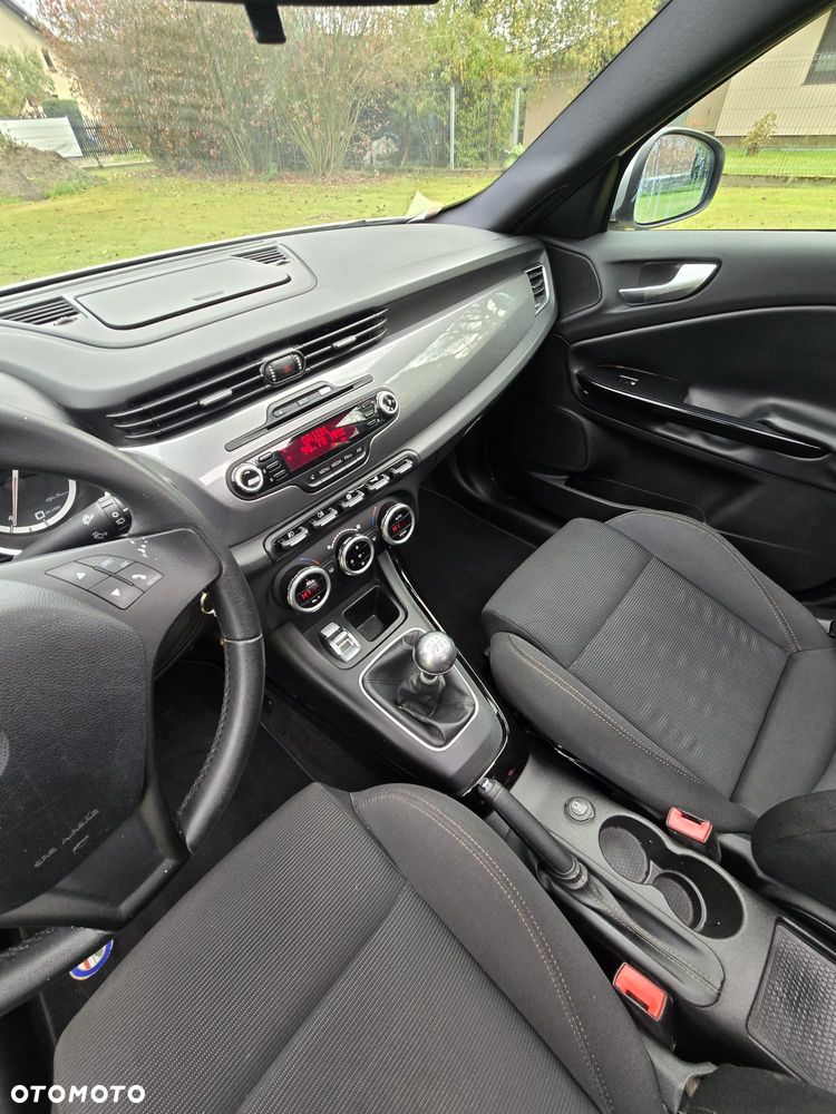 Alfa Romeo Giulietta 2011 photo 3