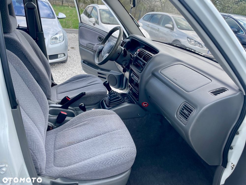 Suzuki Grand Vitara 2.0 Club - 36