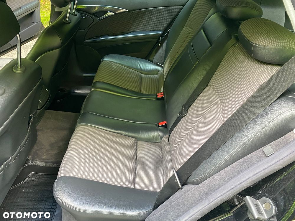 Mercedes-Benz Klasa E 240 T Avantgarde - 12