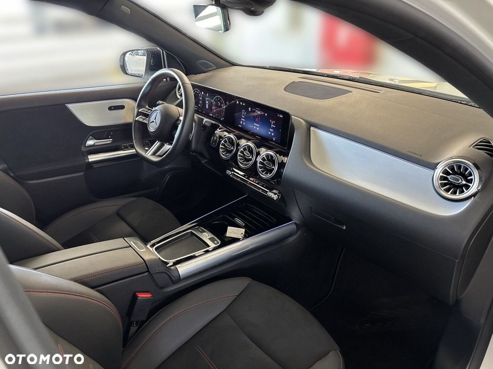 Mercedes-Benz GLA - 18