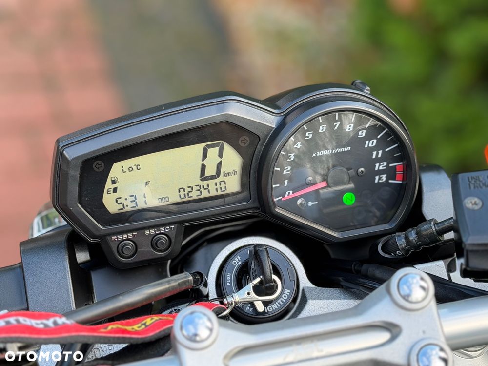 Yamaha FZ - 27