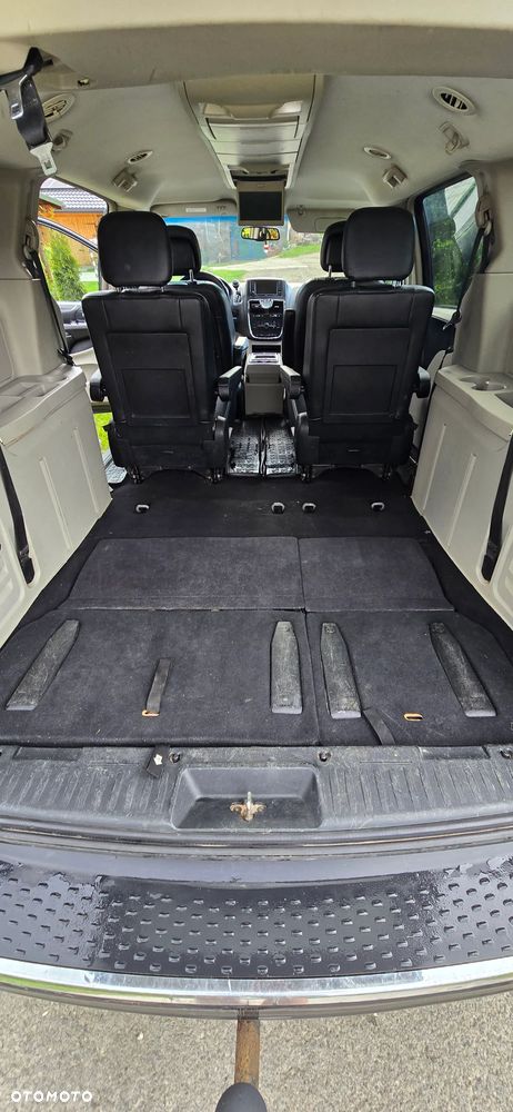 Chrysler Town & Country 3.6 Limited - 13