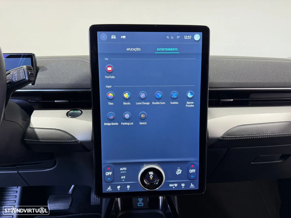 Ford Mustang Mach-E Standard - 31