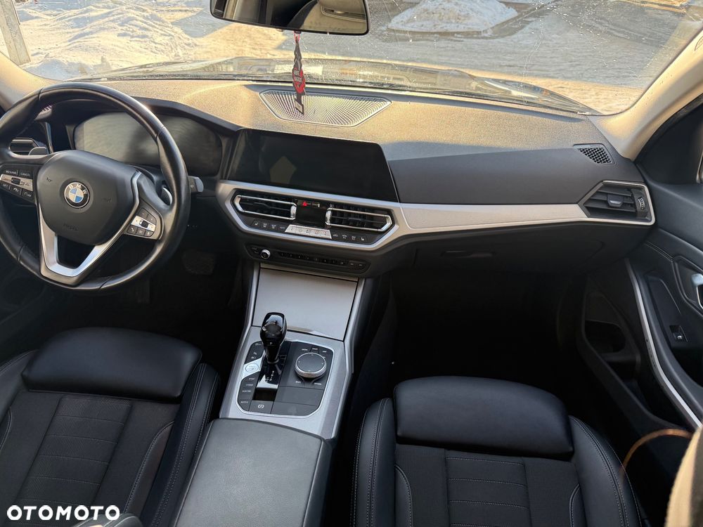 BMW Seria 3 330e Sport Line sport - 24