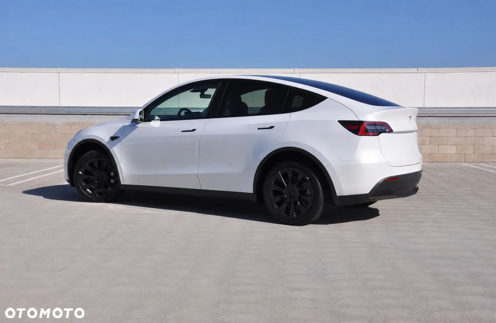 Tesla Model Y 2023 photo 4