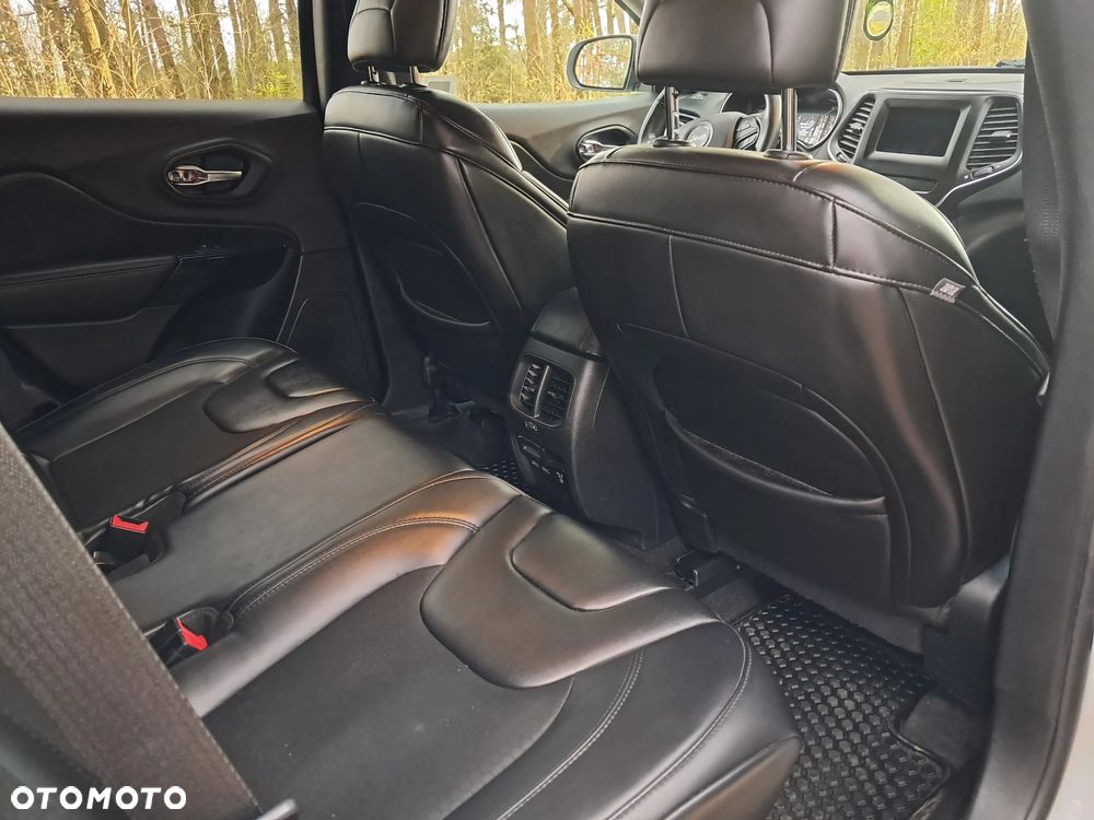 Jeep Cherokee - 21