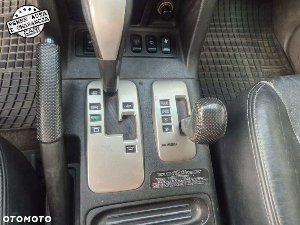 Mitsubishi Pajero - 26