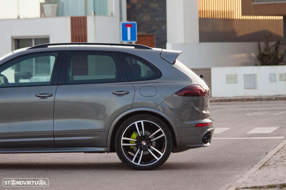 Porsche Cayenne S - 31