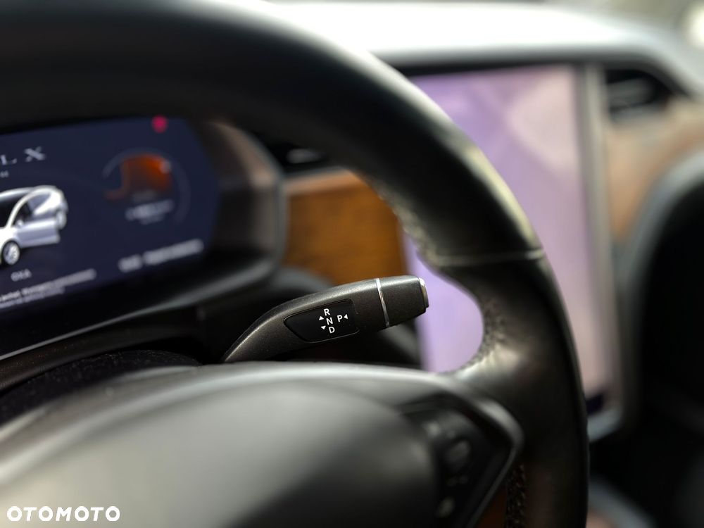 Tesla Model X - 26