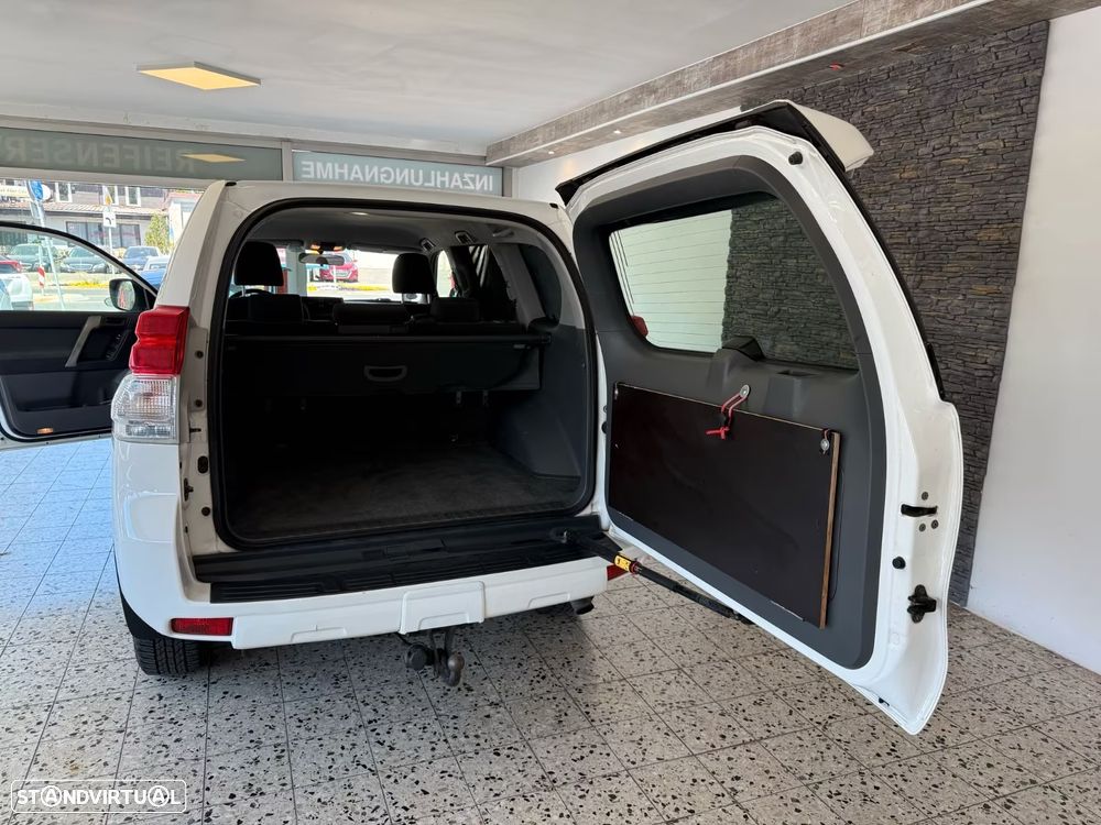 Toyota Land Cruiser - 17