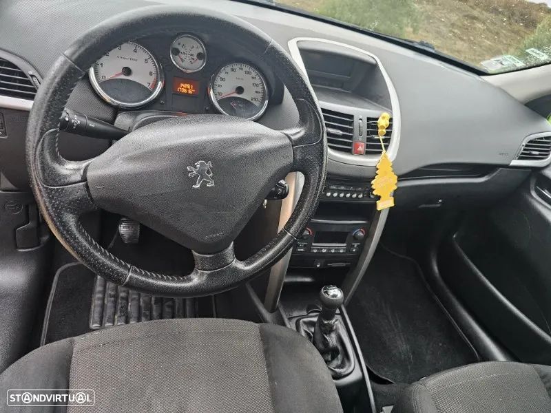 Peugeot 207 1.4 16V Trendy - 12