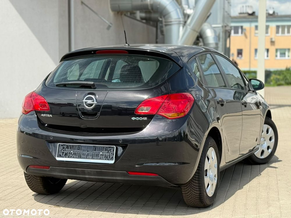 Opel Astra 1.4 150 Jahre - 10