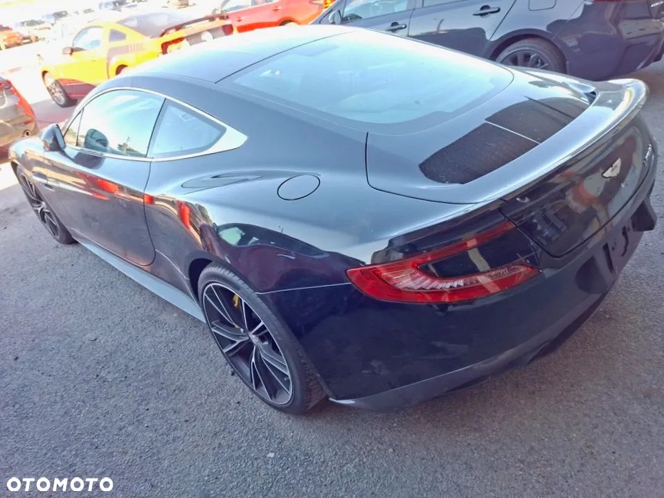 Aston Martin Vanquish Coupe - 12
