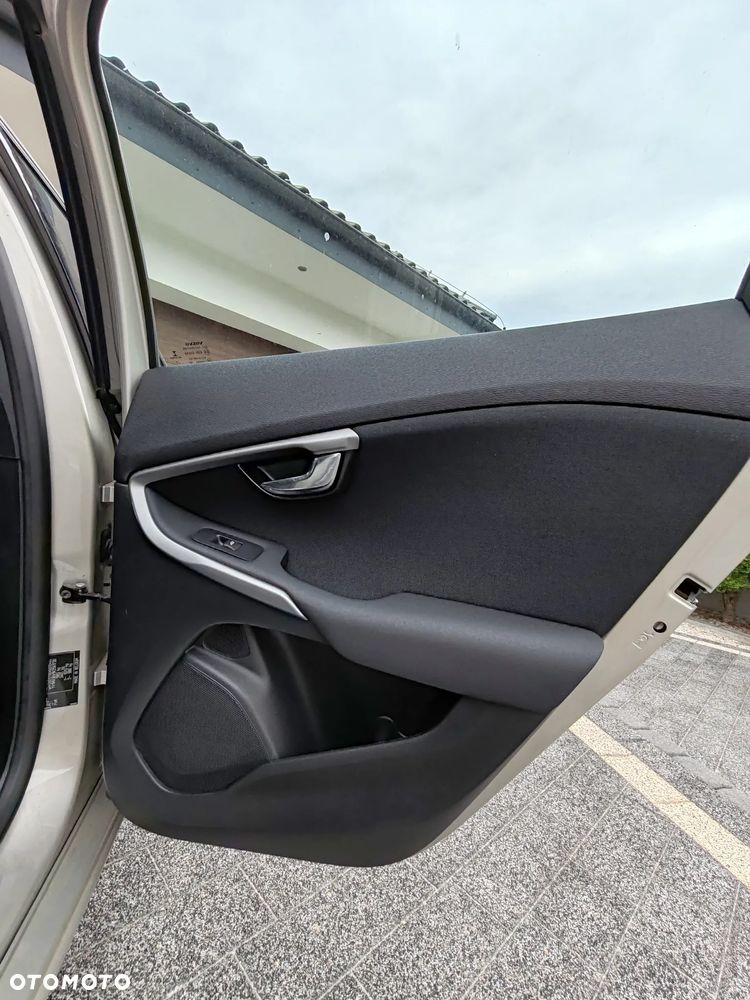 Volvo V40 T2 Kinetic - 27