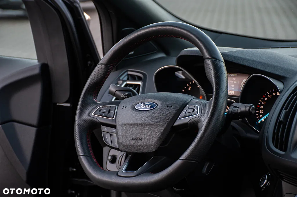 Ford Kuga 2.0 TDCi AWD ST-Line - 32