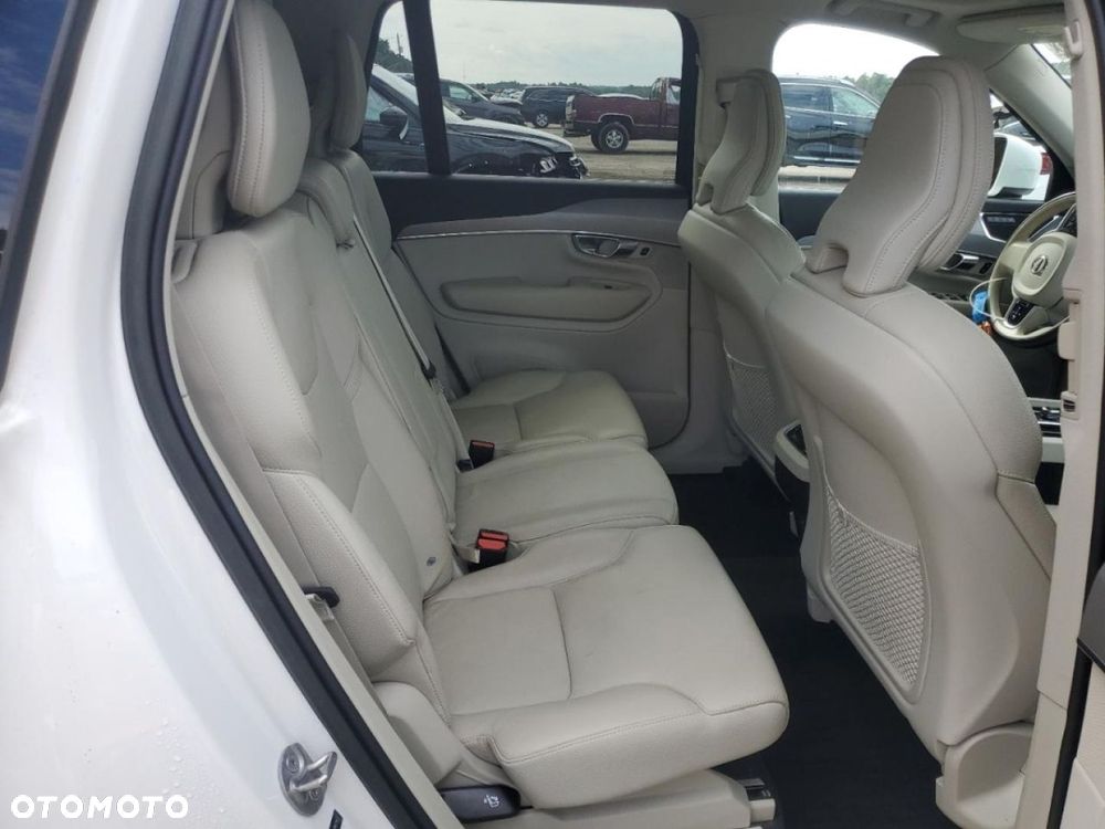 Volvo XC 90 - 9