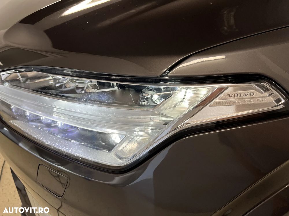 Volvo XC 90 B5 D AWD Plus Bright - 32