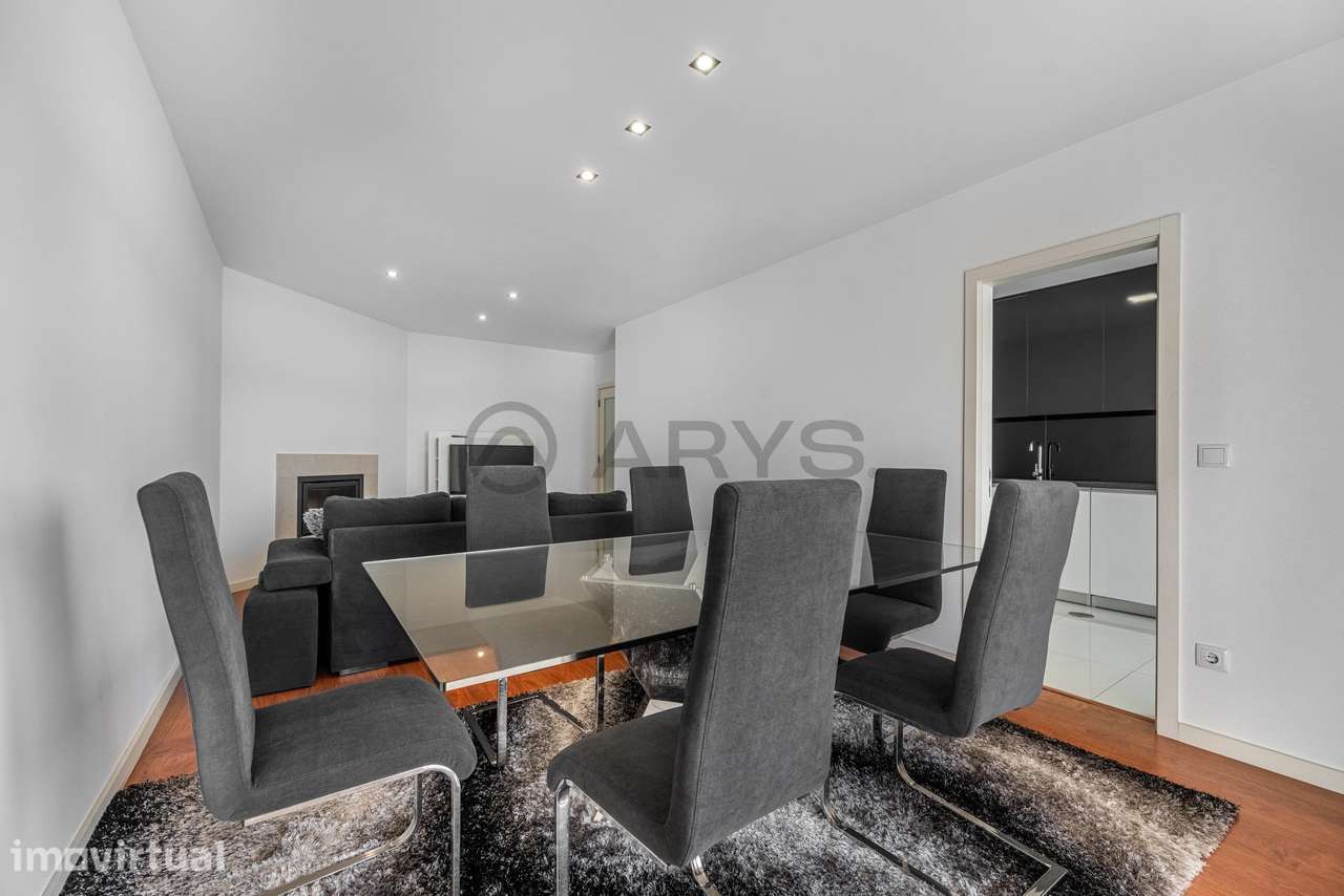 Apartamento T2 RENOVADO com Garagem Fechada e Varanda - Grande imagem: 4/18