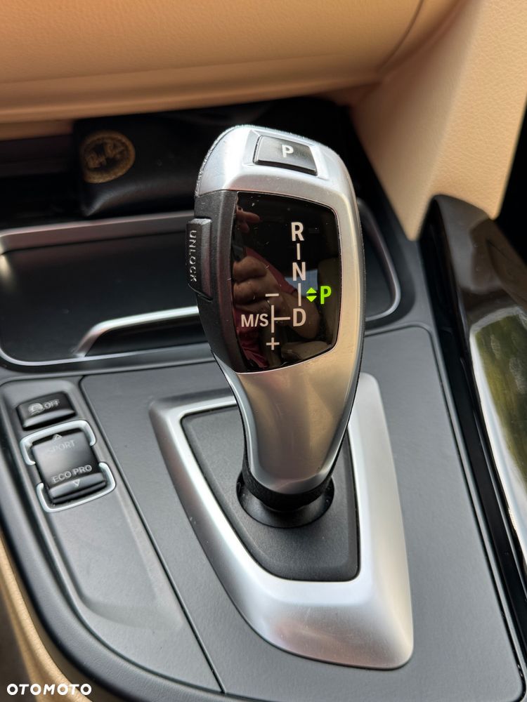 BMW Seria 3 318i - 20