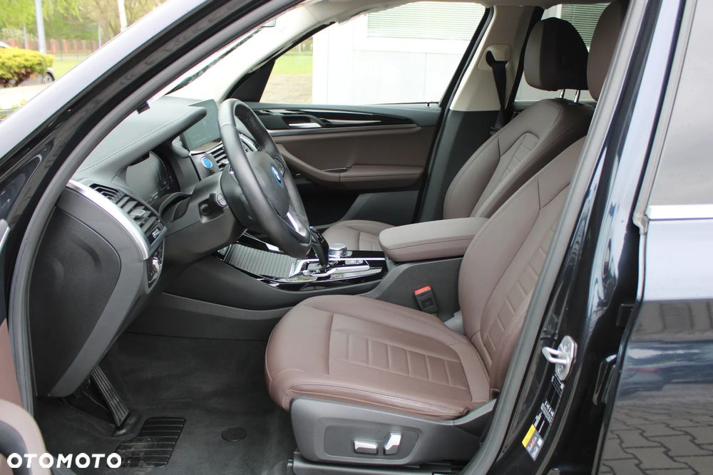 BMW iX3 - 12