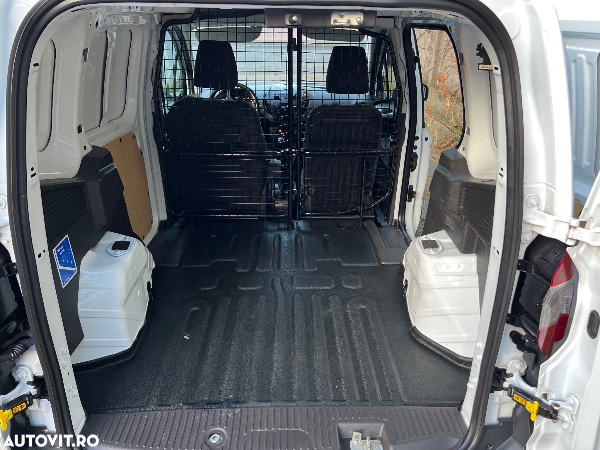 Ford Courier - 17
