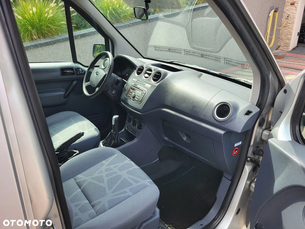 Ford Tourneo Connect - 11