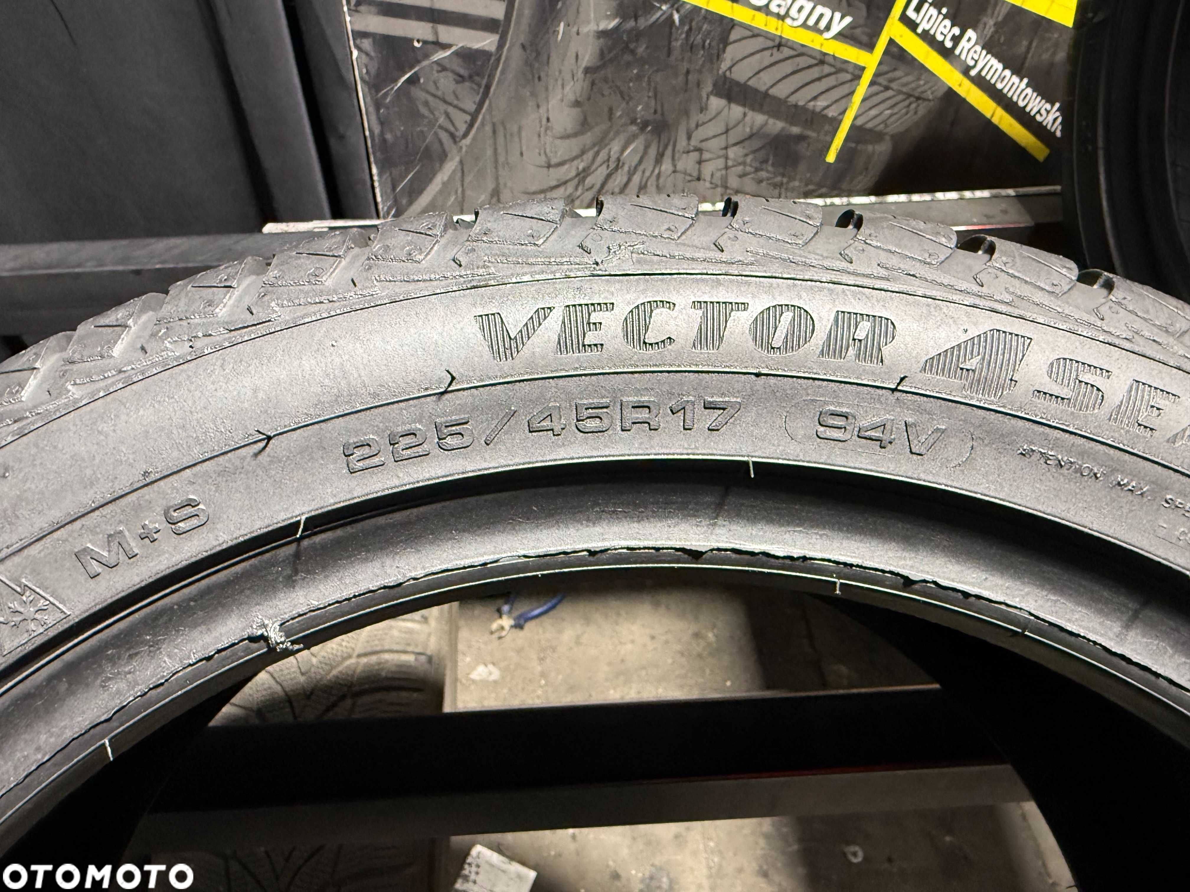 Opony Całoroczne 225/45/17 GOODYEAR Vector4Seasons #*3292 - 3