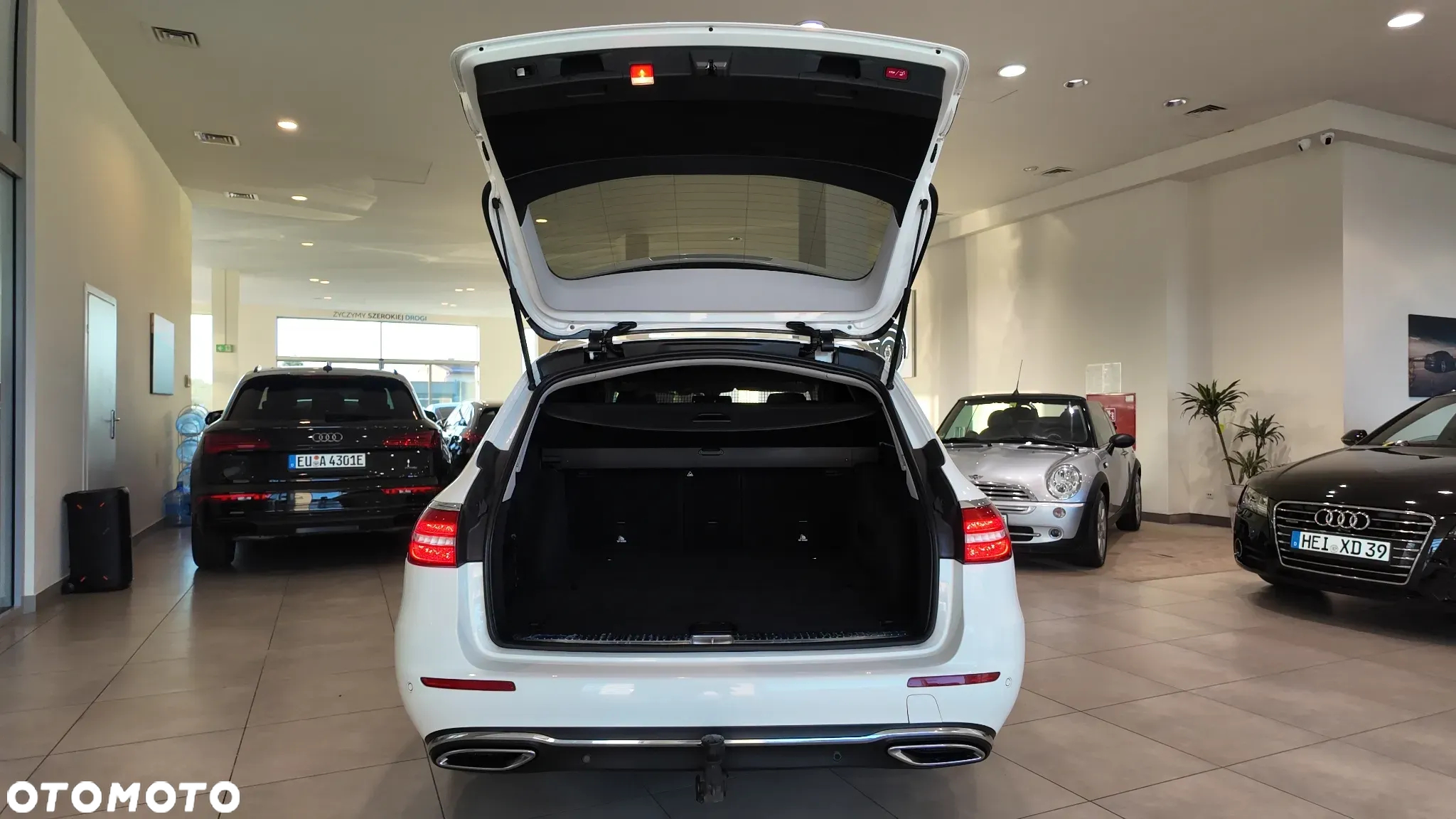 Mercedes-Benz Klasa E 220 d 4Matic T 9G-TRONIC Exclusive - 39