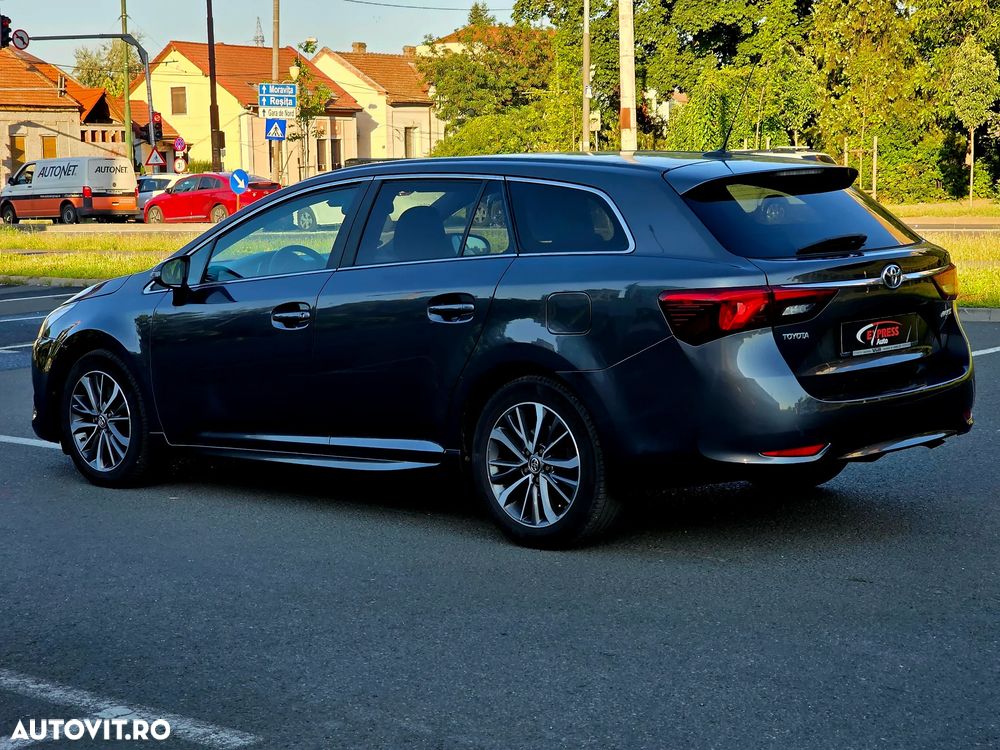 Toyota Avensis 2.0 D-4D Executive - 4