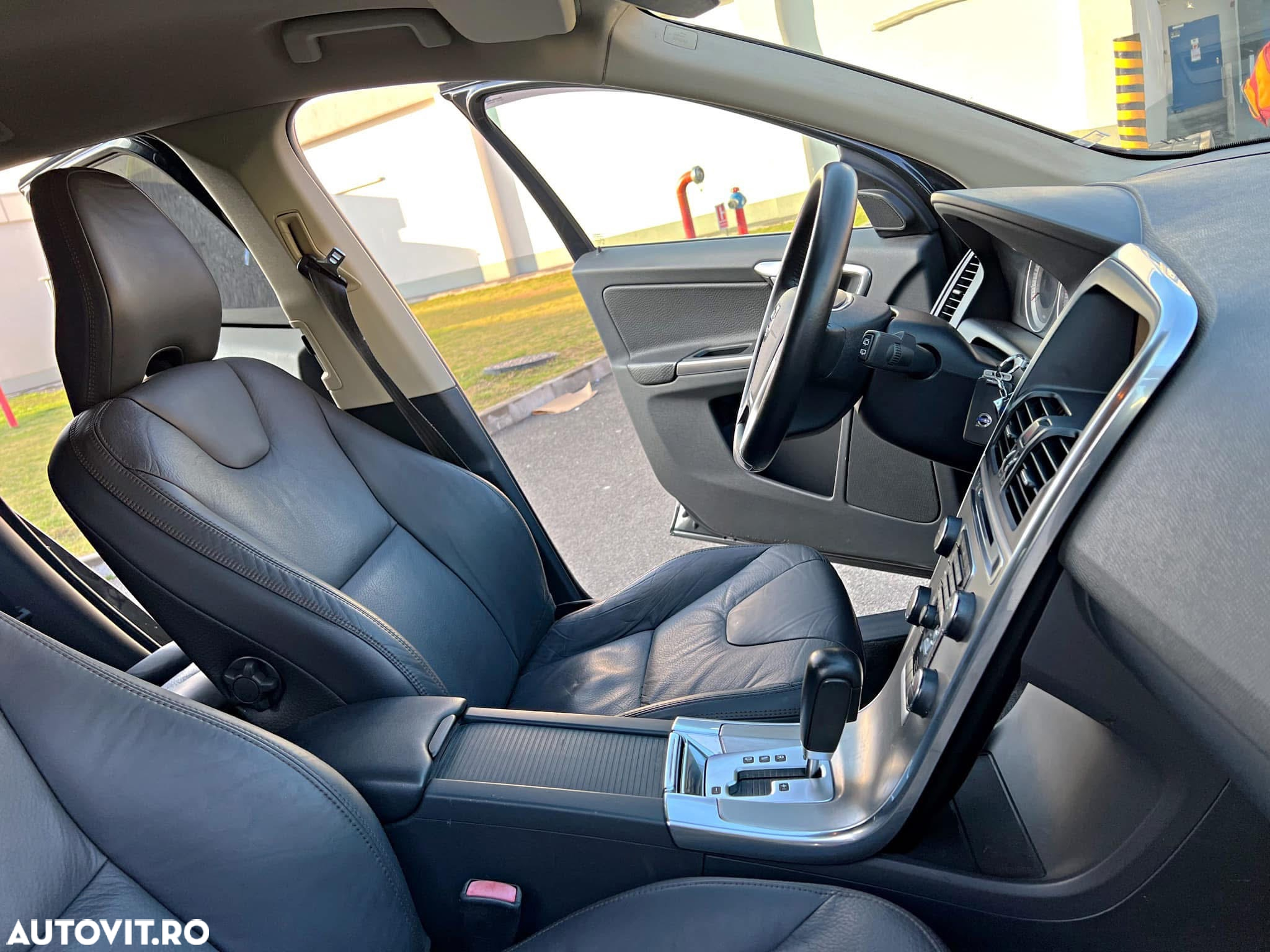 Volvo XC 60 2.4D AWD Aut. Momentum - 13