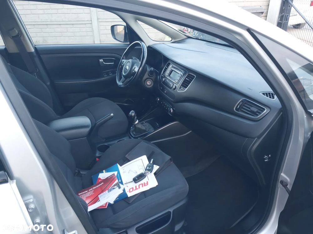 Kia Carens 1.7 CRDi 136 Dream Team Edition - 11