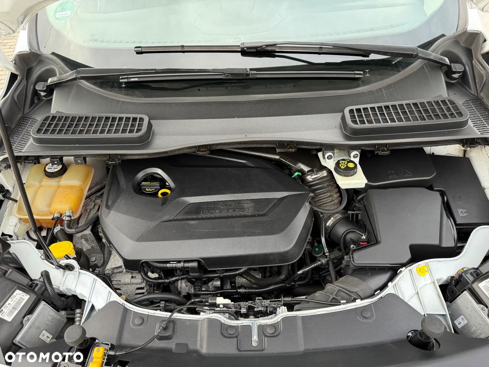 Ford Kuga 1.6 EcoBoost 2x4 Titanium - 35