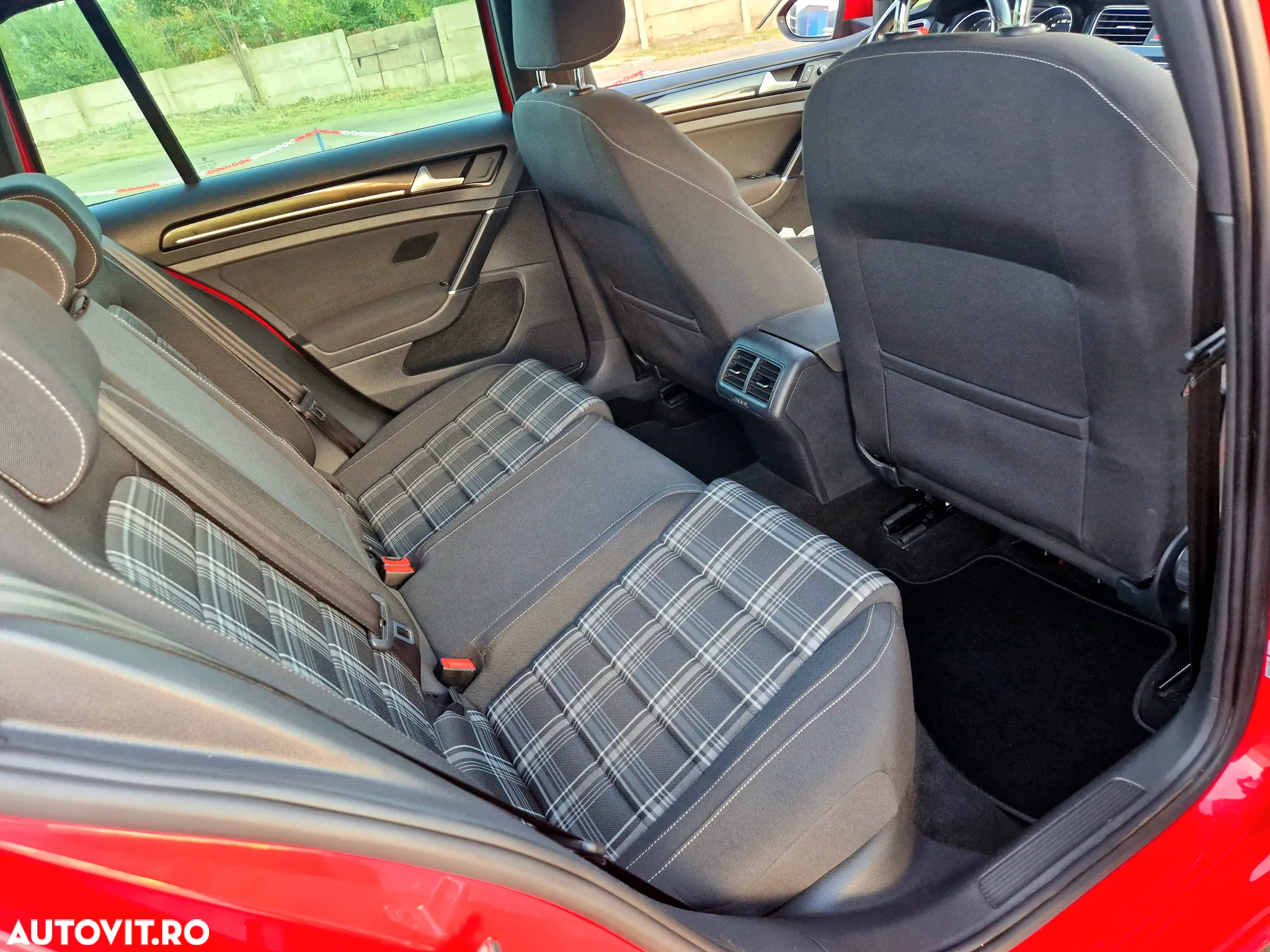 Volkswagen Golf 2.0 TDI DSG GTD - 12