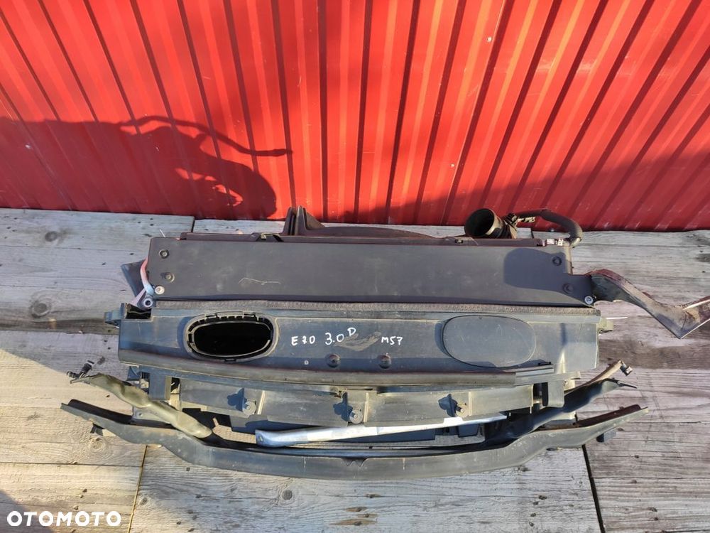 BMW X5 E70 3.0D M57 AUTOMAT PAS PRZEDNI WZMOCNIENIE CHŁODNICE WENTYLATOR - 9