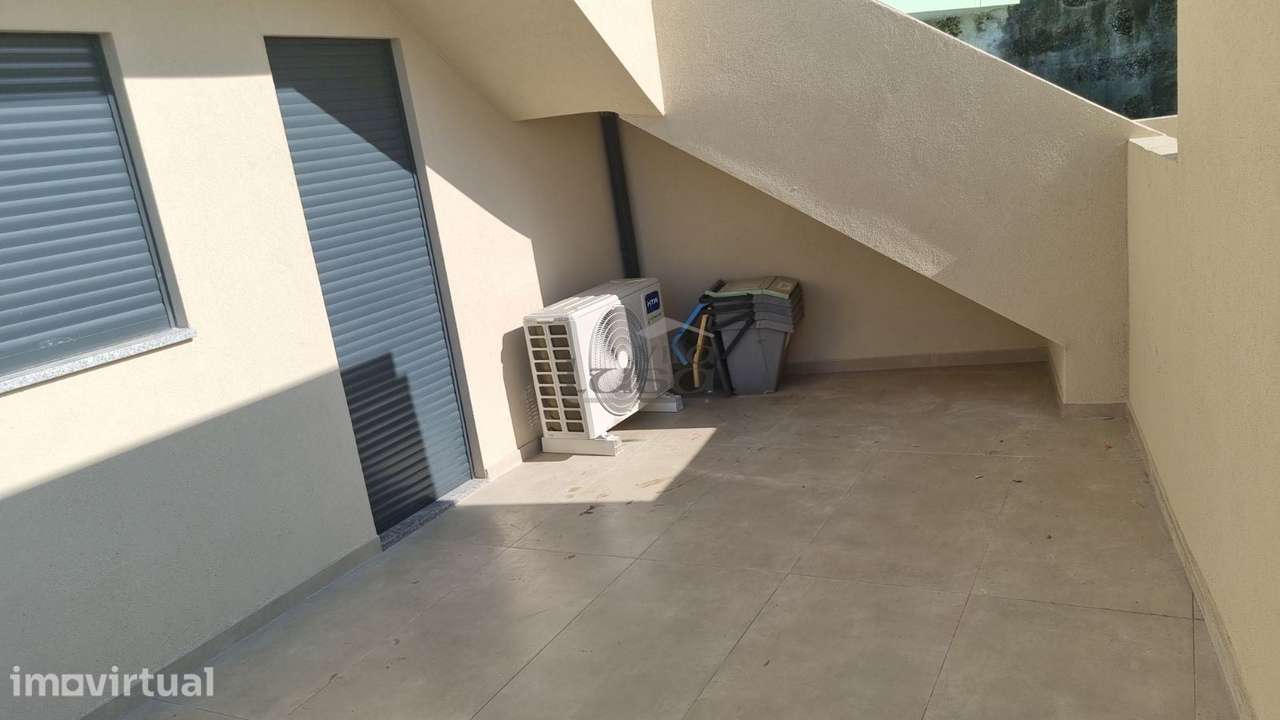 Andar de Moradia T1+1, totalmente requalificado em Fânzeres - Grande imagem: 5/19