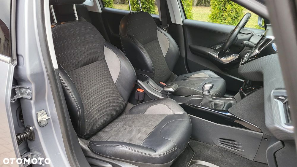 Peugeot 2008 1.2 Pure Tech Allure S&S - 10