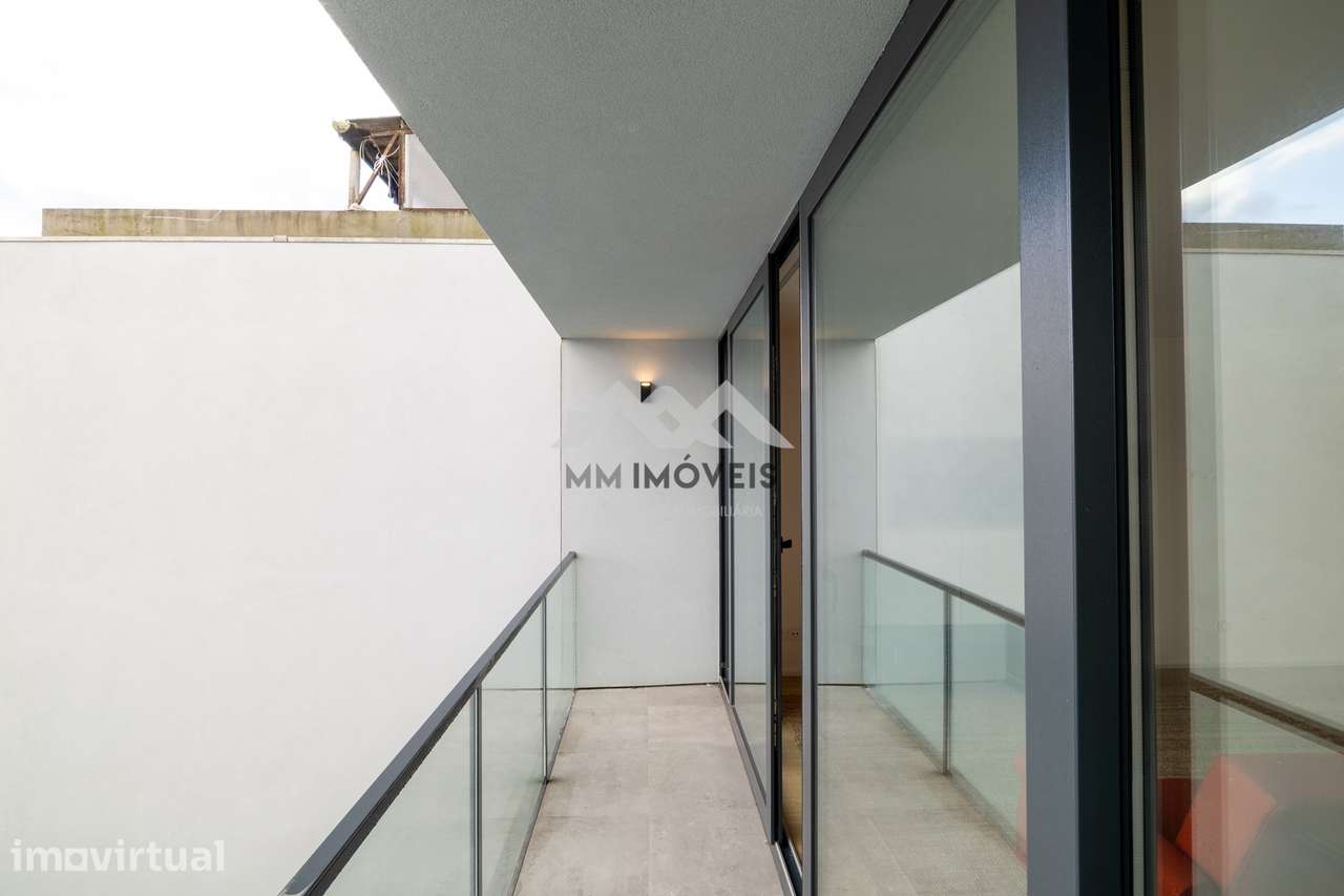 Apartamento T1 Duplex |  Como novo | Varanda | Bonfim - Grande imagem: 5/25