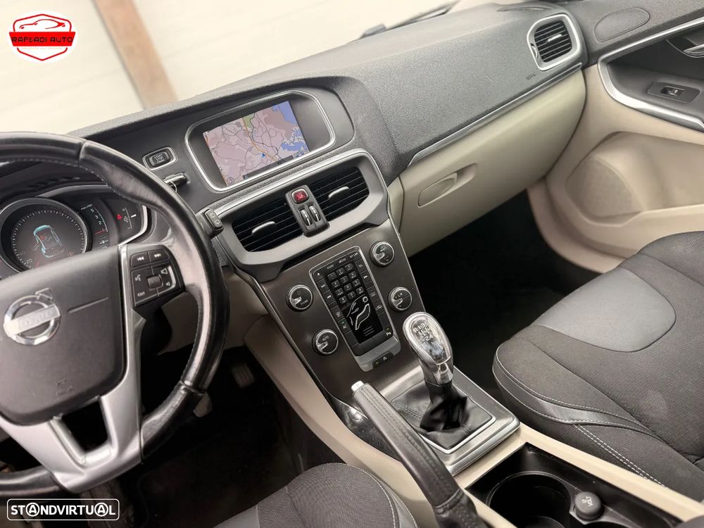 Volvo V40 D2 Momentum - 19