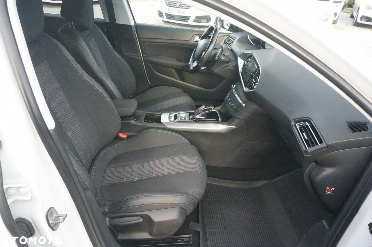 Peugeot 308 1.5 BlueHDi Allure Pack S&S EAT8 - 28