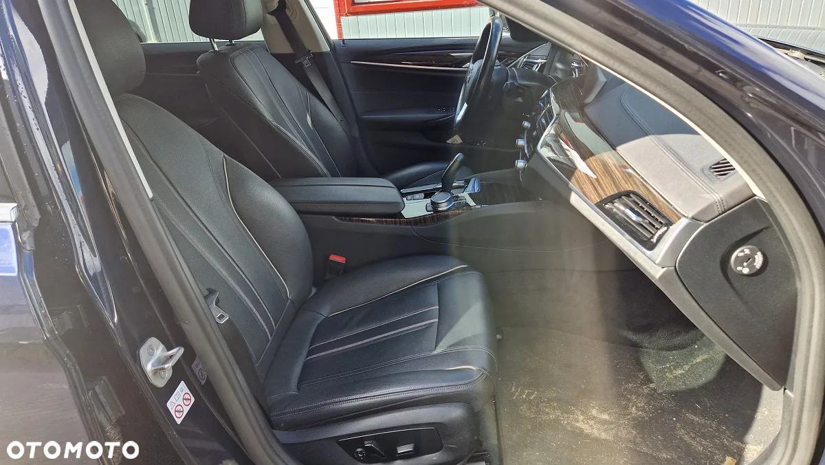 BMW Seria 5 520d xDrive Luxury Line sport - 23