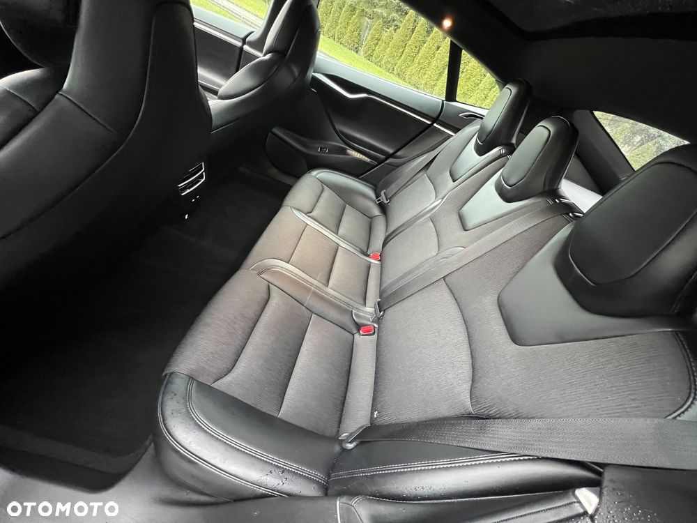 Tesla Model S - 7