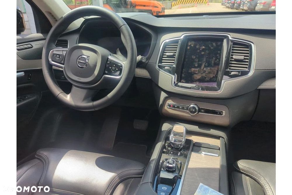 Volvo XC 90 - 9