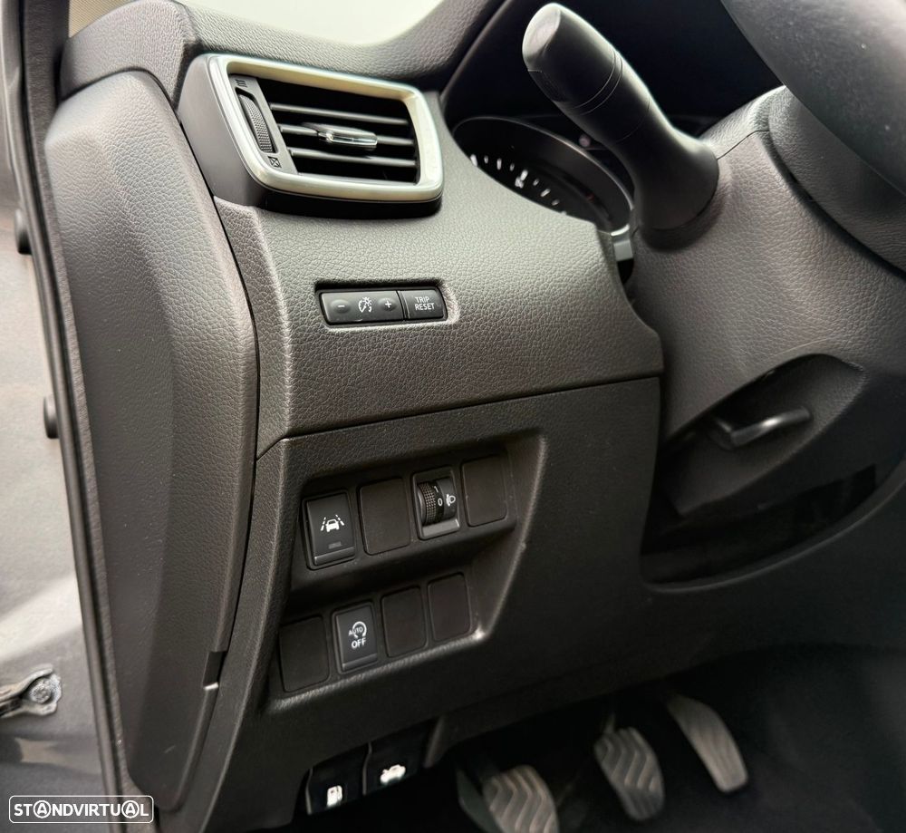 Nissan Qashqai 1.5 dCi N-Connecta - 12