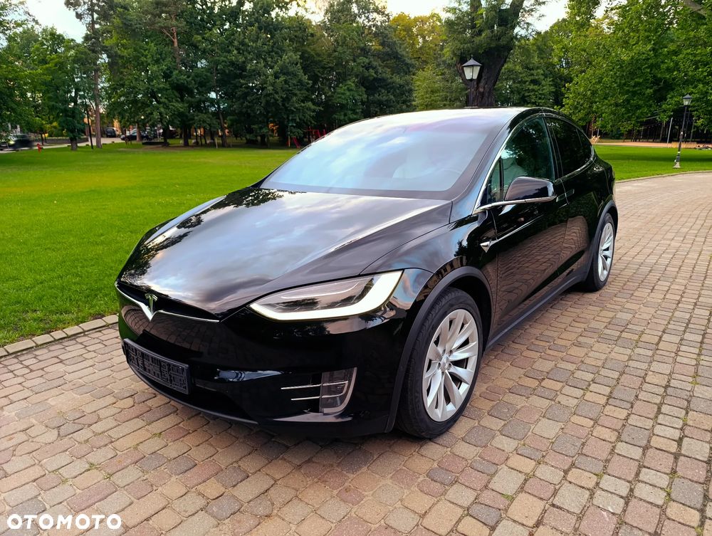 Tesla Model X - 18