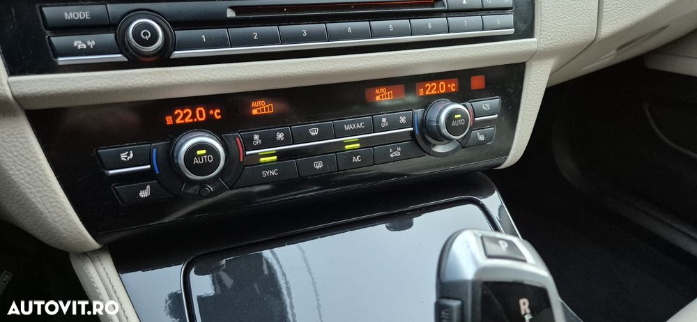 BMW Seria 5 525d Aut. Luxury Line - 12
