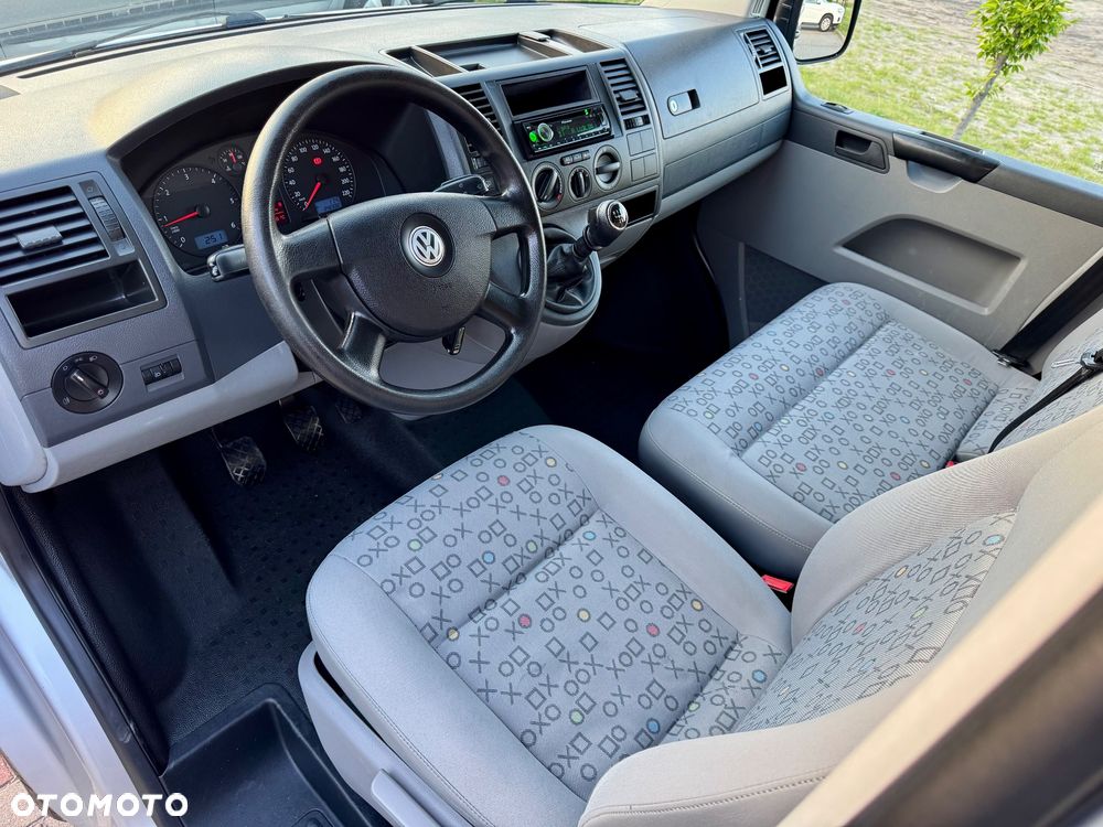 Volkswagen Caravelle - 14