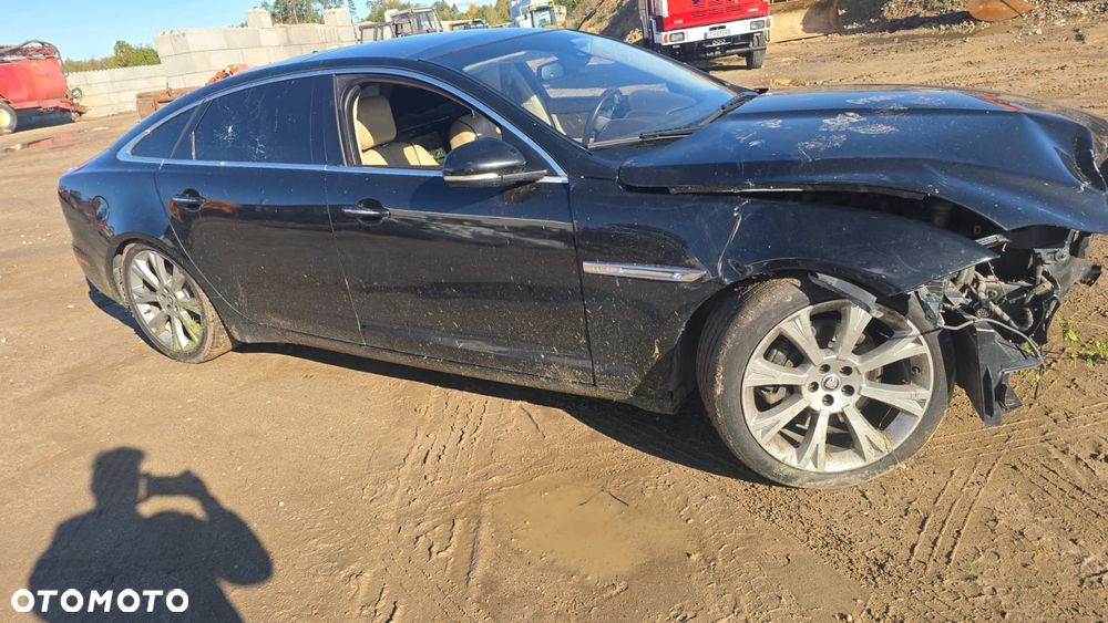 Jaguar XJ 3.0 D V6 LWB Premium Luxury - 8